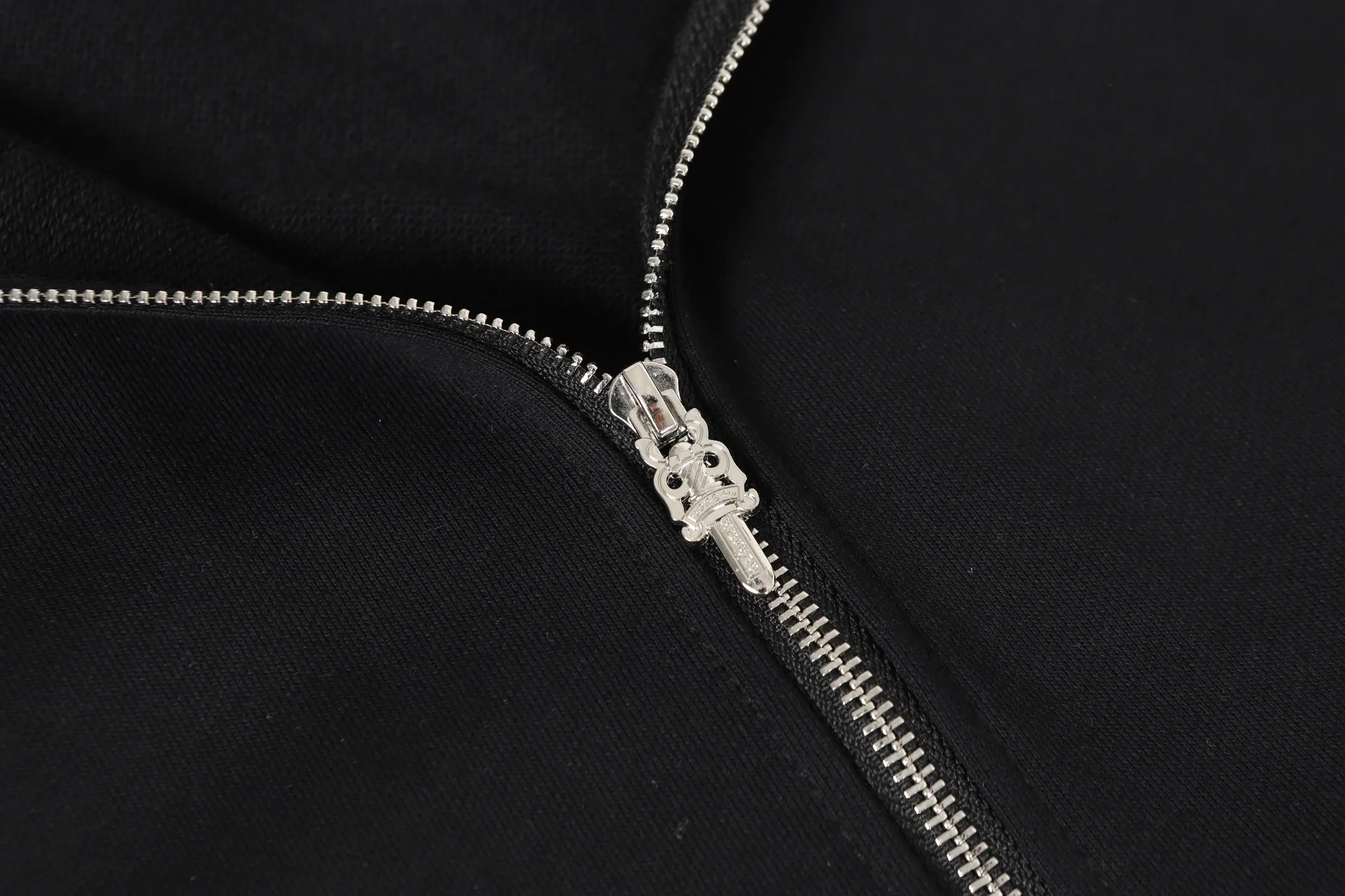 P300 #K26 Heavy Industry Style - Chrome Hearts Colorful Cross ✝️ Inlay embroidered Sanskrit printed zipper sweatshirt cardigan jacket - High weight, high density and high quality. The wool is soft, delicate and skin-friendly. It feels soft and silky. It has excellent warmth and skin-friendly properties. - Custom-woven and dyed, no color difference. No matter the fabric or workmanship details, it beats the ordinary version on the market. - Hardware zipper accessories are all customized, full of details - Color: black white -Size: S M L XL